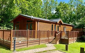 Devon Comfort Lodge With Hot Tub - Spa Resort In Devon